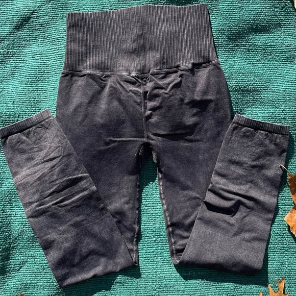 NWOT $70 Free People Good Karma 7/8 Leggings in Washed Black - Picture 7 of 10